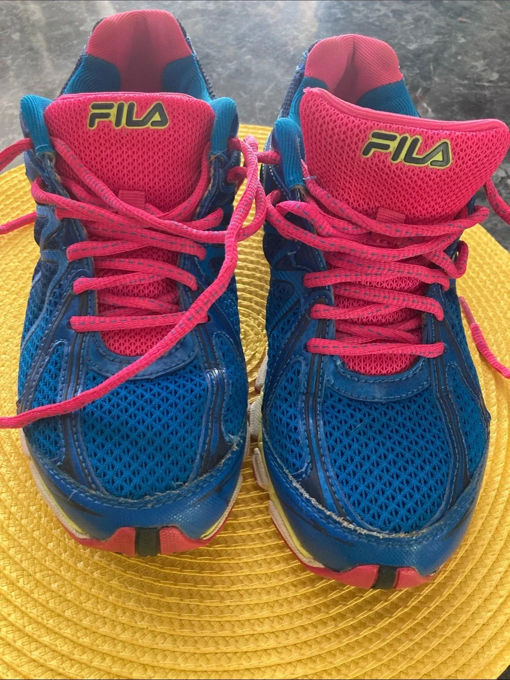FILA women’s Tennis Shoes. Size 8 in good condition